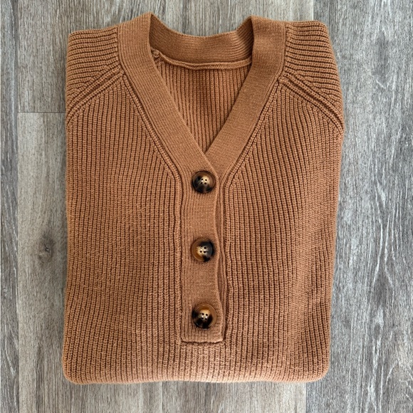 Amazon Sweater - Picture 3 of 3